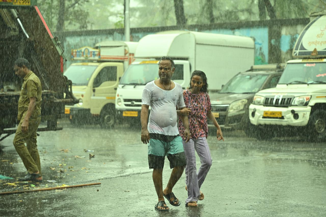 Many parts of the city like Dadar, Kandivali, Magathane, Oshiwara, Wadala, Ghatkopar witnessed showers in the range of 4 mm to 26 mm between 7 am and 8 am