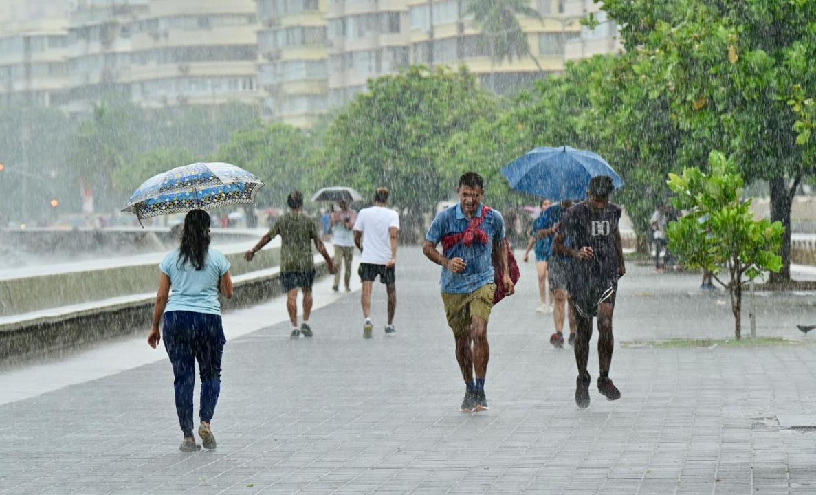 Mumbai weather update: City to see heavy to moderate rain