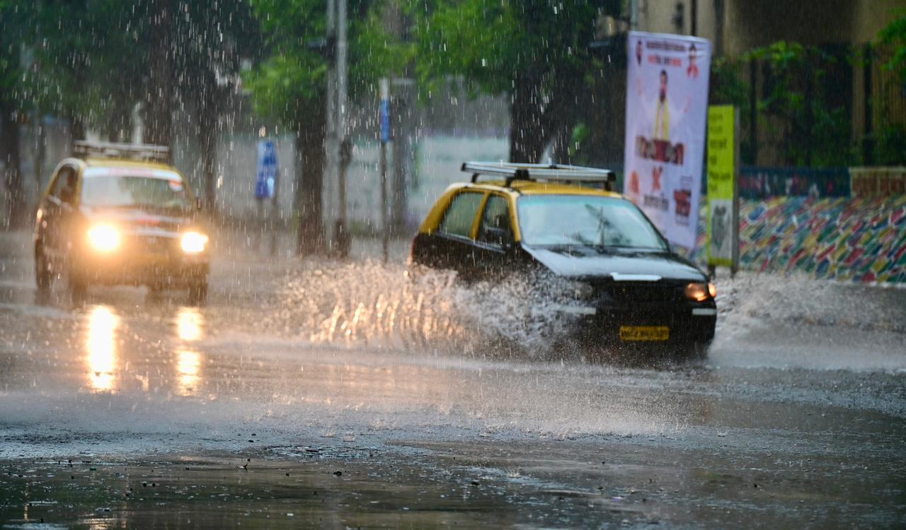 A high tide of about 3.92 metres is expected to hit Mumbai at 10.25 am today, stated Brihanmumbai Municipal Corporation (BMC). While another high tide of about 3.45 metres is expected to hit the city at 10.05 pm