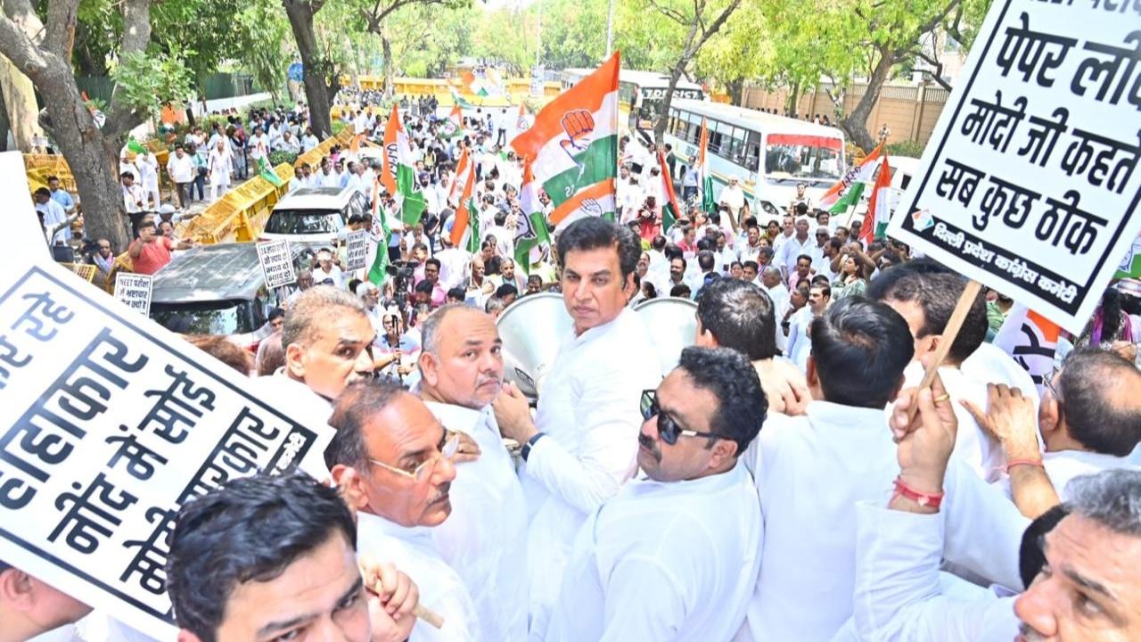 Ex-MP Udit Raj, and president of All India Mahila Congress Alka Lamba were among the other senior leaders who also joined the protest.