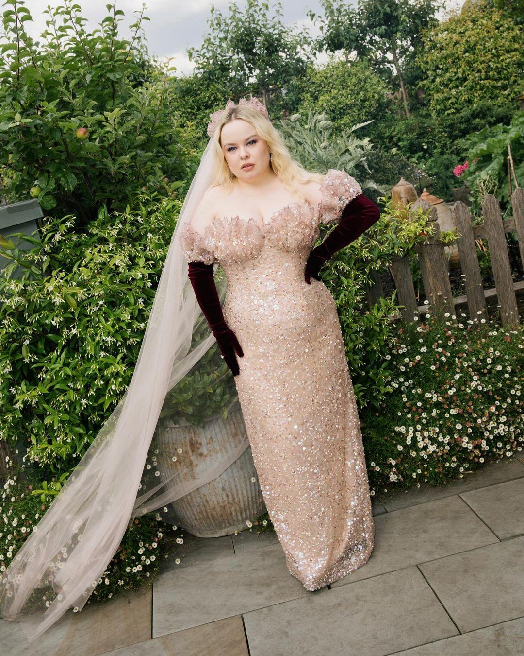 The gown's bodice and off-shoulder design included ruffles that cascaded upwards.