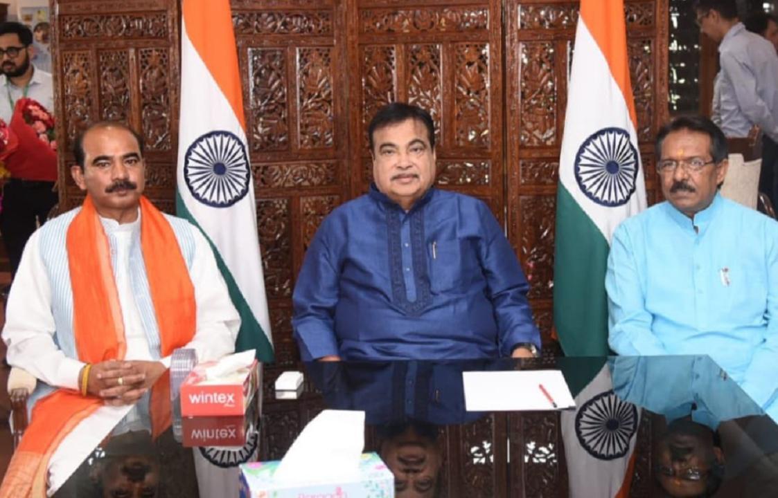 In Photos: Nitin Gadkari takes charge as Minister of Road Transport and Highways