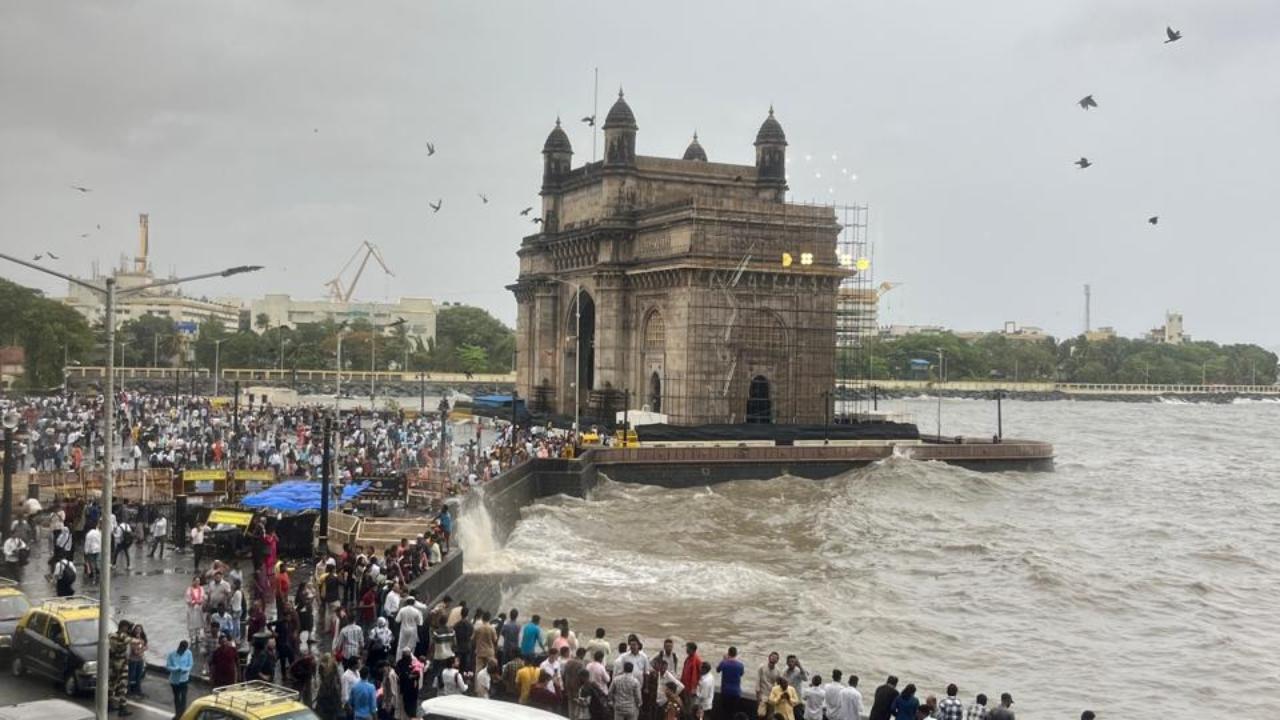 If heavy rain occurs during the high tides, there are chances of flooding in the lower parts of the city despite the cleaning of drains