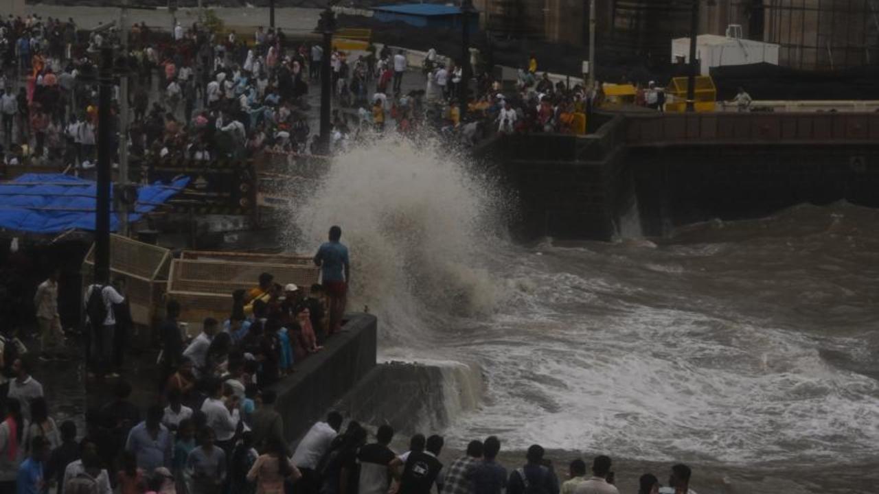 According to the Brihanmumbai Municipal Corporation's (BMC) post on X on Friday, a high tide of 4.20 metres will occur at 4:49 pm on Friday, while a low tide of 1.40 metres will occur at 11:18 pm
