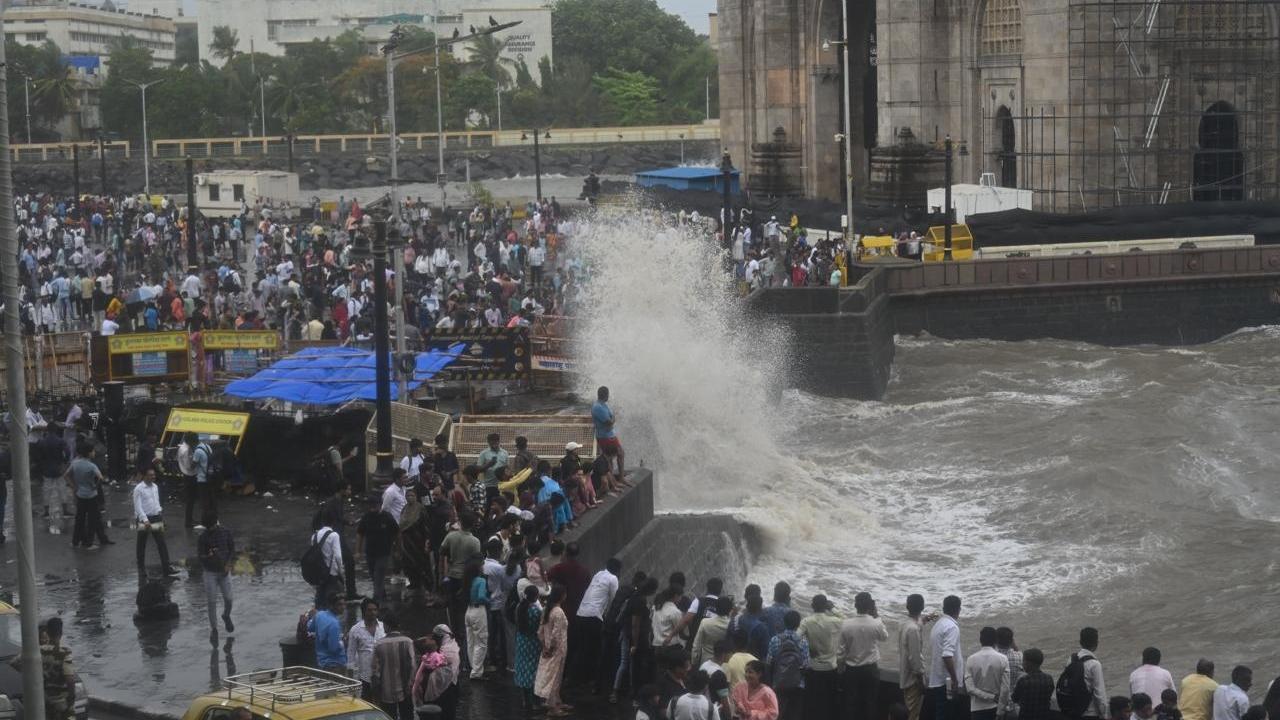 IN PHOTOS:  Strong winds and high tide hit Mumbai 