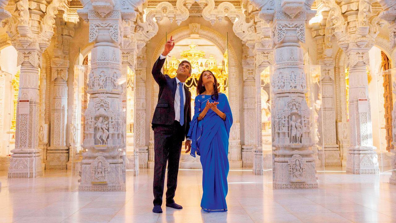 UK PM Sunak, wife Akshata seek blessings at London’s Neasden Temple