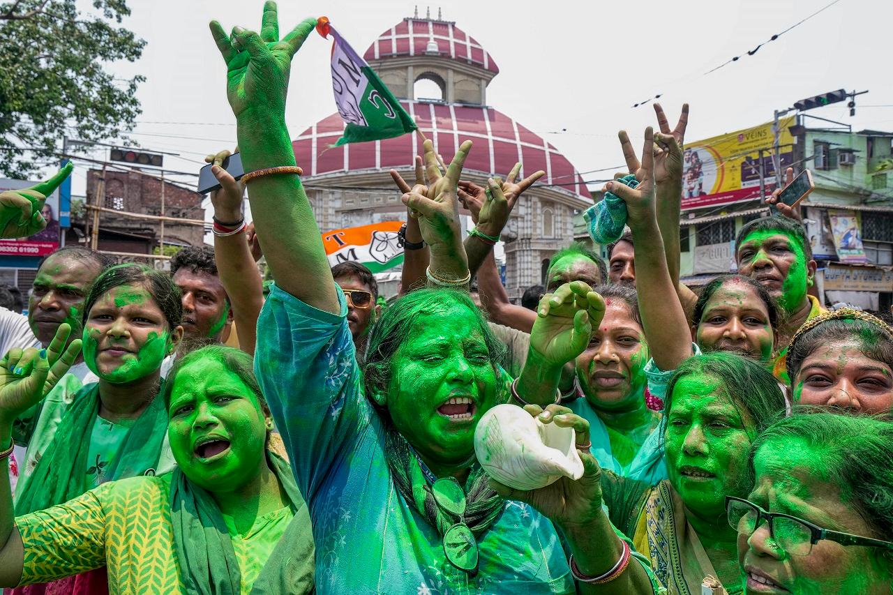 The counting of votes for 42 Lok Sabha constituencies began at 8 am