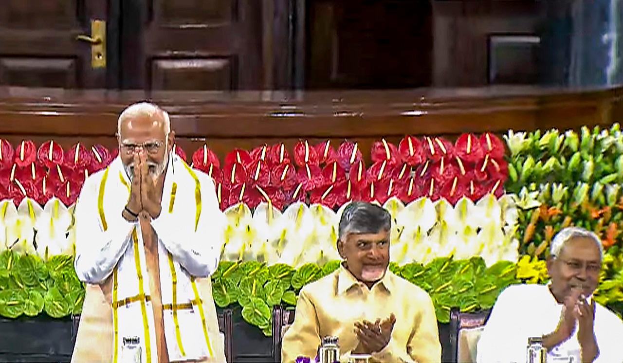 The meeting held at the Samvidhan Sadan of the Parliament building, the Prime Minister was welcomed with chants of 'Modi Modi'. As he arrived to join the meeing, the Prime Minister respectfully touched the Constitution of India with his forehead