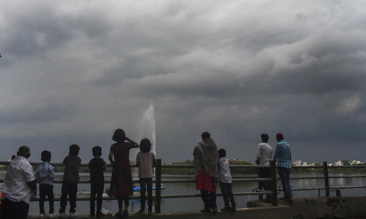 Mumbai Weather Update: Cloudy sky with possibility of moderate rain likely today