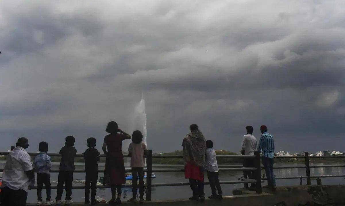 Mumbai weather update: City to see light to moderate rainfall