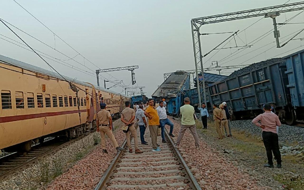 Dr Evanpreet Kaur of Civil Hospital, Fatehgarh Sahib said that both the loco pilots were residents of Uttar Pradesh