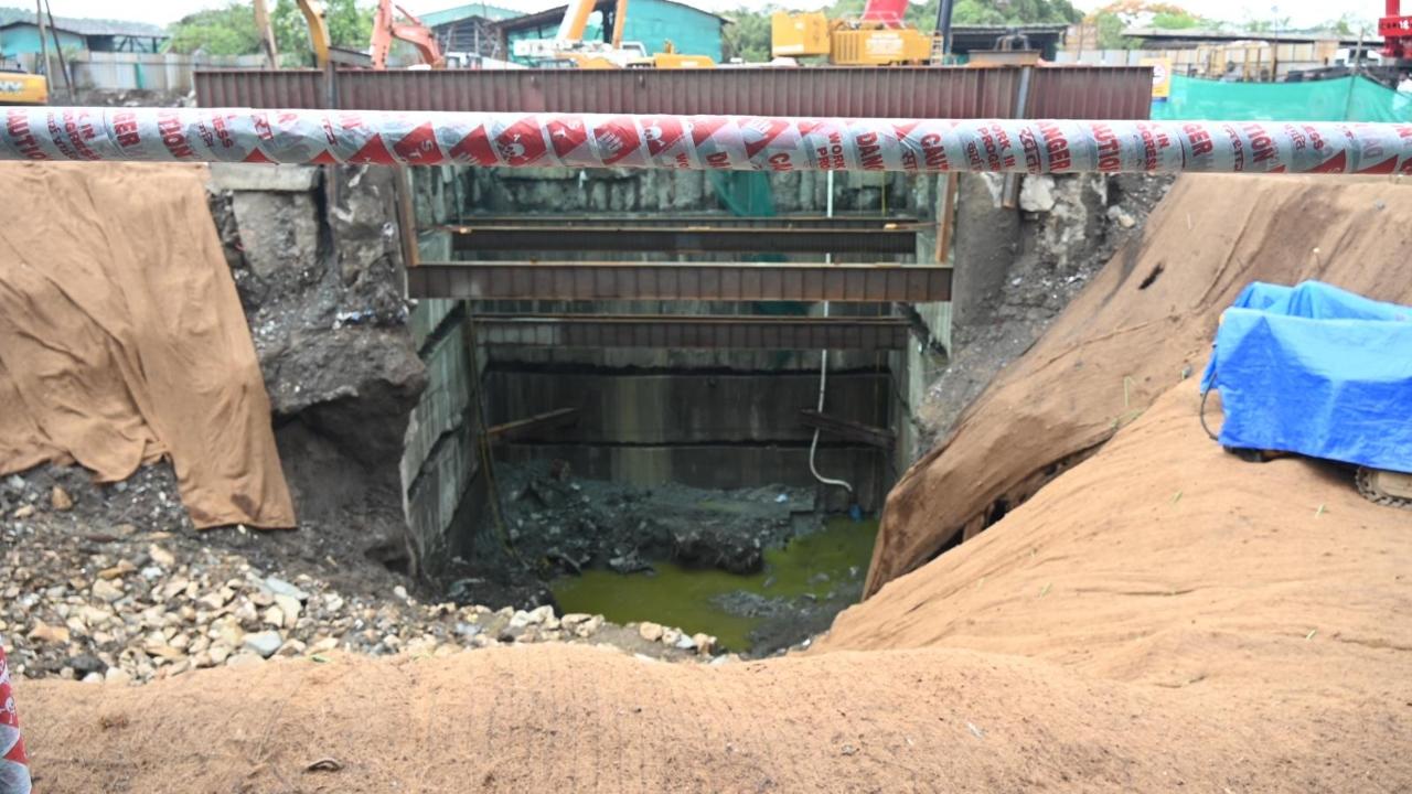 Talking to reporters, CM Shinde said that excavator operator Rakesh Yadav was involved in an accident while working on the Surya pipeline project
