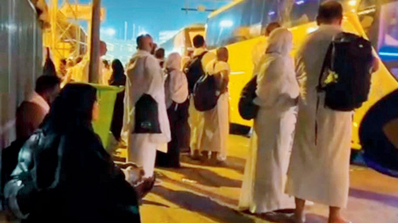 Pilgrims waiting for the bus