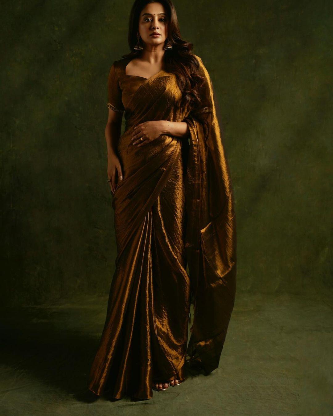 If you wish to go out for a wedding and want to wear something stylish yet classy, then Priyamani's look is just wow