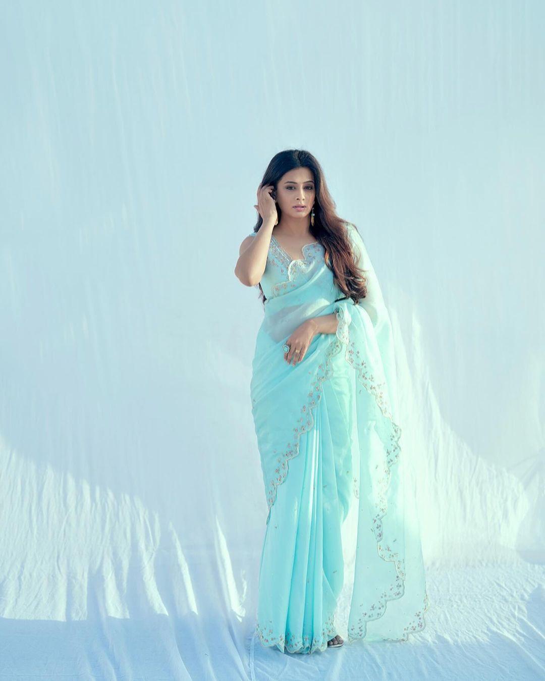 Priyamani, in this look, aces a beautiful sheer blue saree. The actress opted for a sleeveless blouse