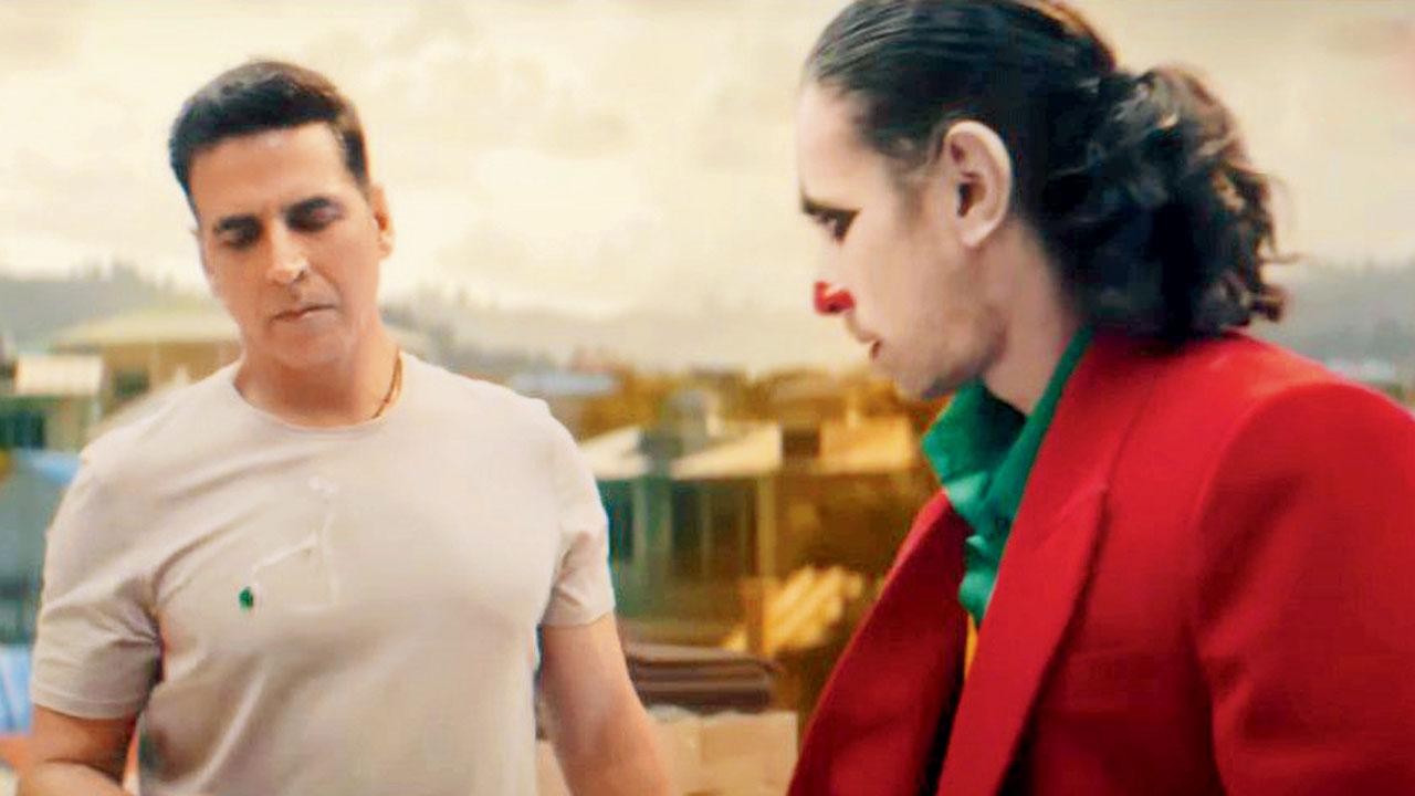 Akshay Kumar with Rishi Prasad.  Pic Courtesy/Youtube