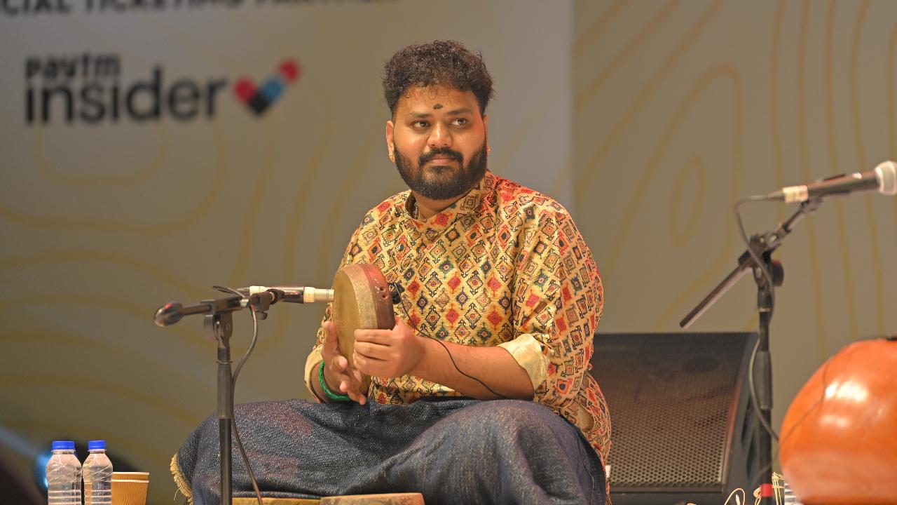 V Selvaganesh, whose father is the mighty Vikku Vinayak, was also joined on stage by his son Swaminathan Selvaganesh, who joined him on the kanjira, and together gave a mesmerising performance on the day.