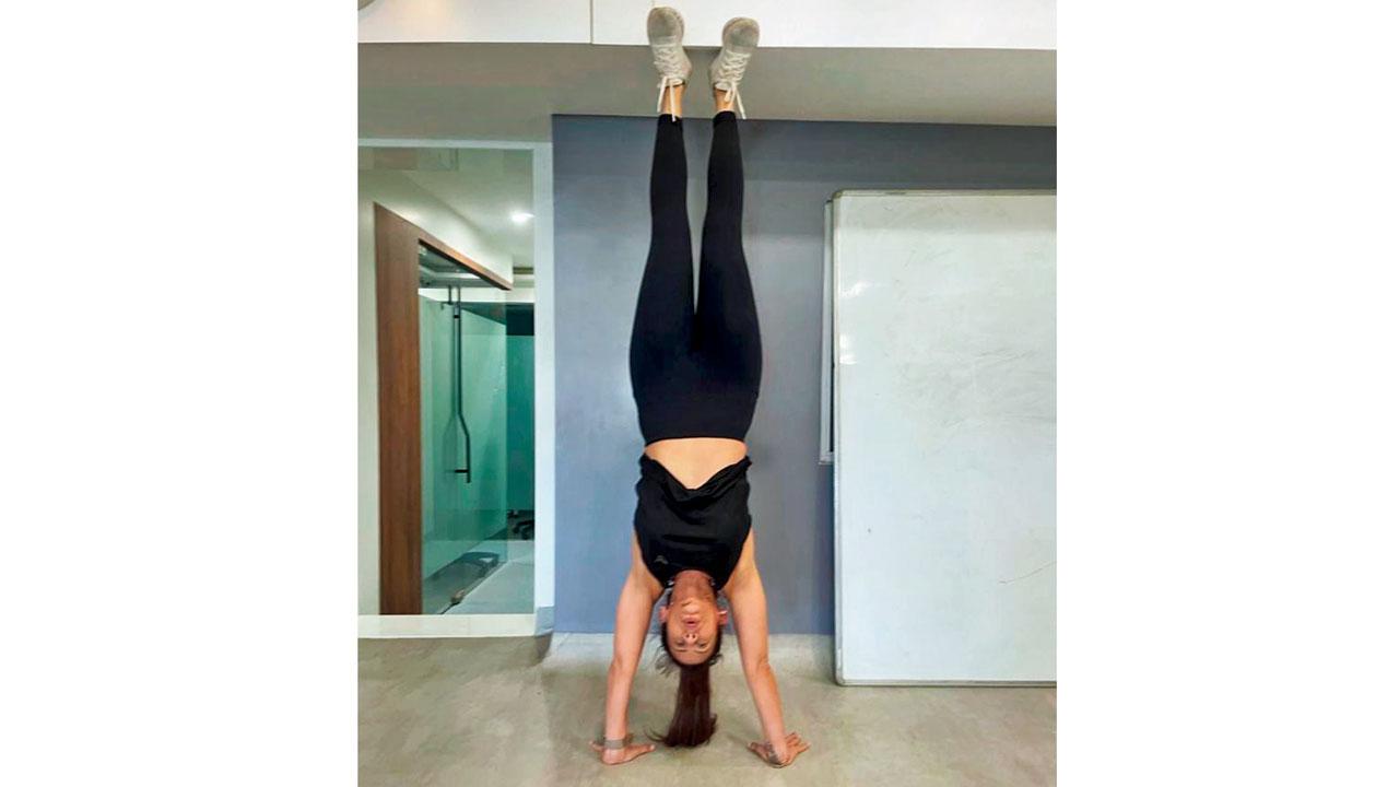 She practises handstand