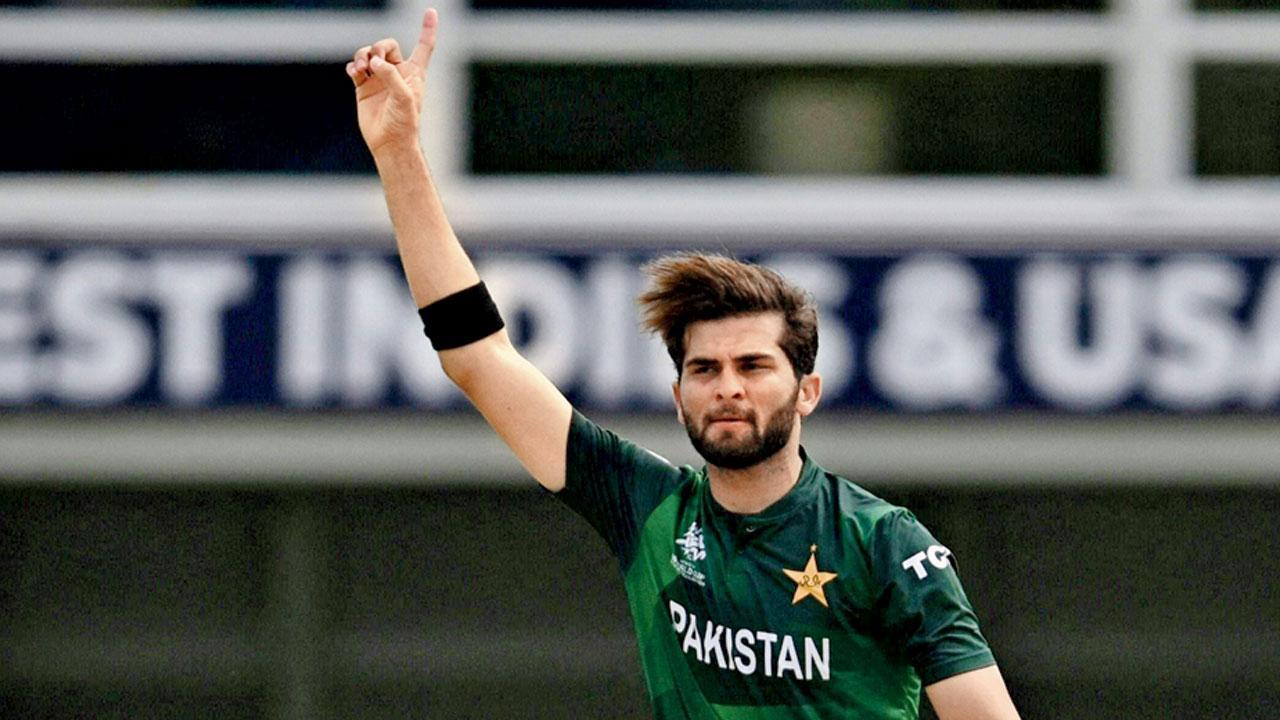 Pakistan limit Ireland to 106-9 in last WC encounter