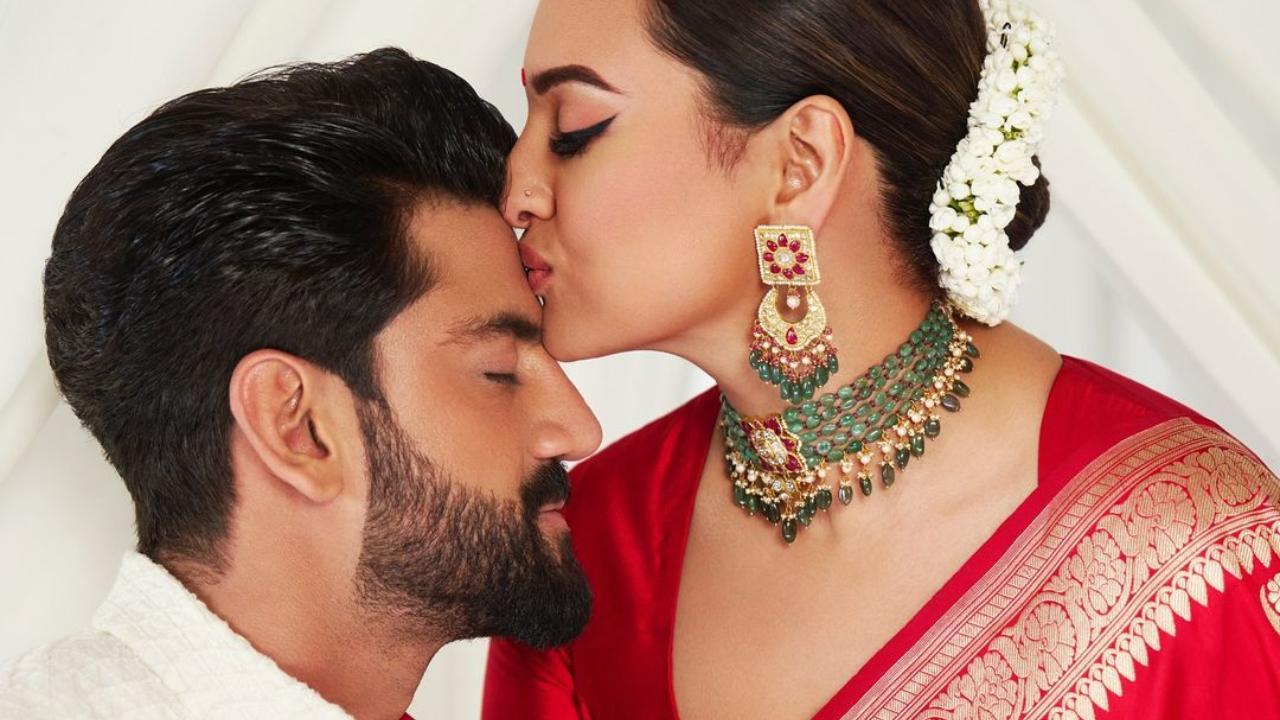 Sonakshi Sinha plants kiss of love on Zaheer Iqbal's forehead in new pics from wedding reception