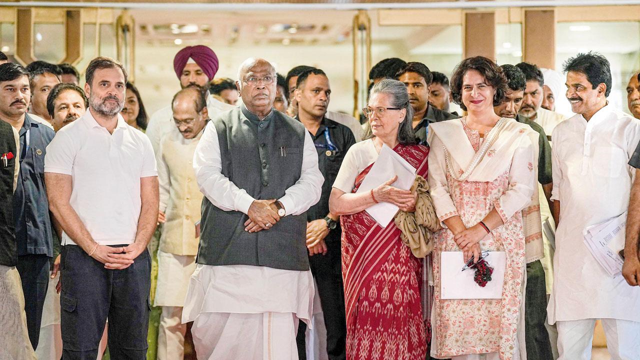 Mallikarjun Kharge, with Sonia and Rahul Gandhi.  PIC/PTI