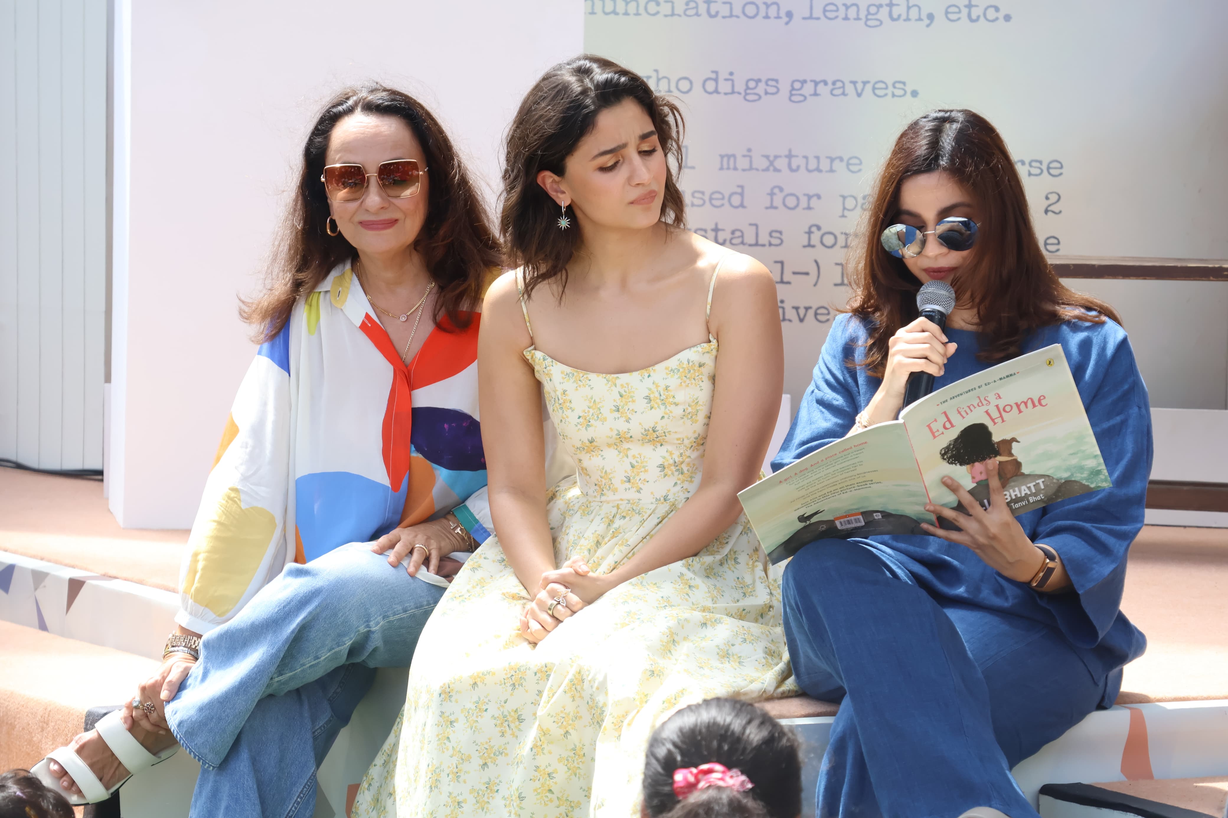 Alia went to attend the event with her mother Soni Razdan and sister Shaheen Bhatt