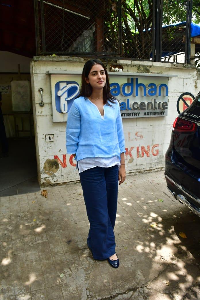 Navya Naveli Nanda looked stunning in a loose kurti and blue jeans