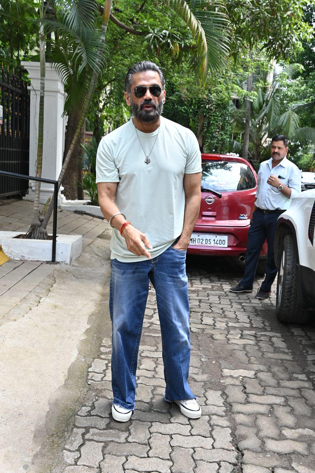 Suniel Shetty looked uber cool as he donned a casual look for his day out