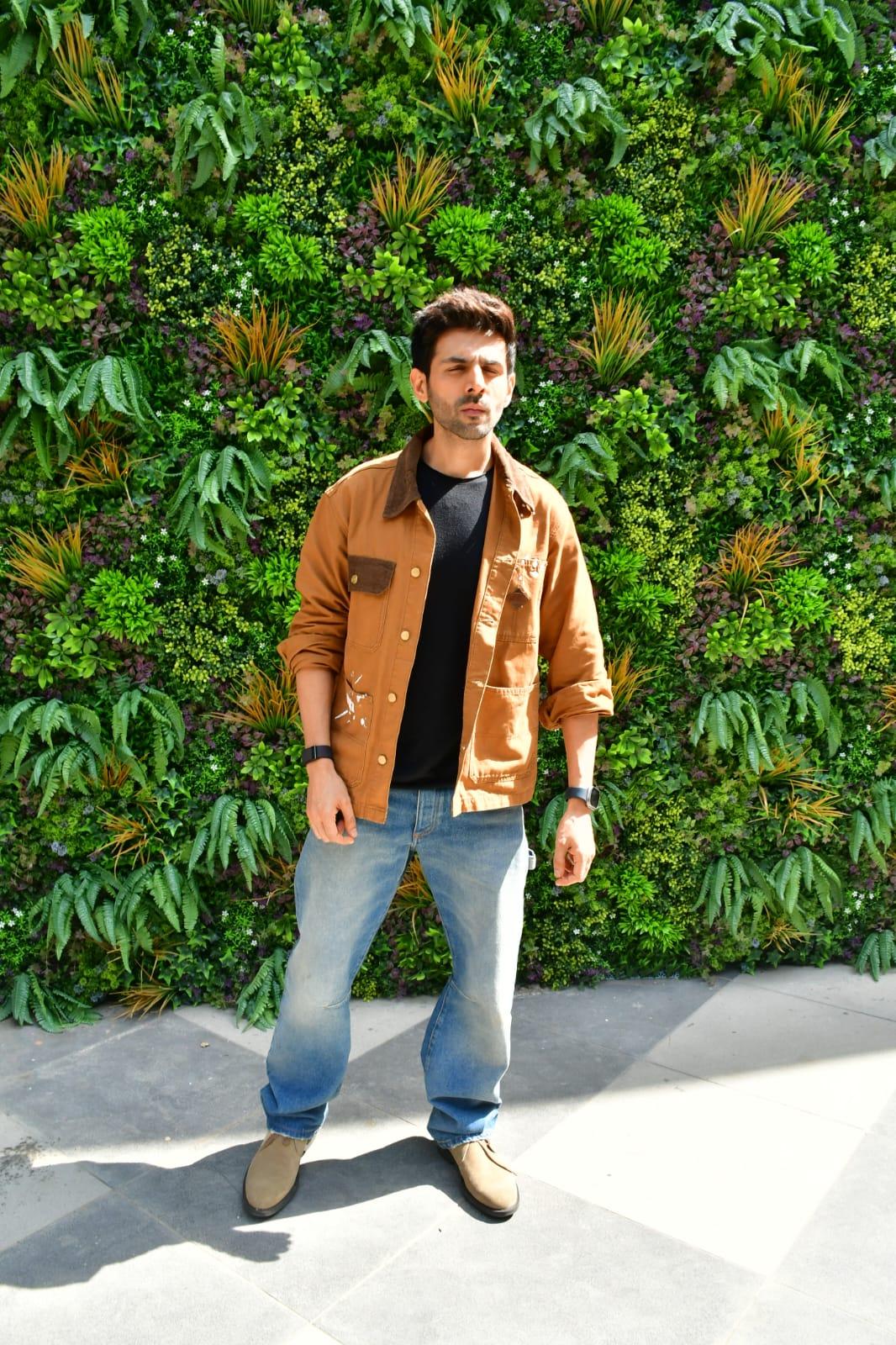 Kartik Aaryan later got papped in the city. The actor looked smart in a black T-shirt and blue jeans paired with brown jacket
