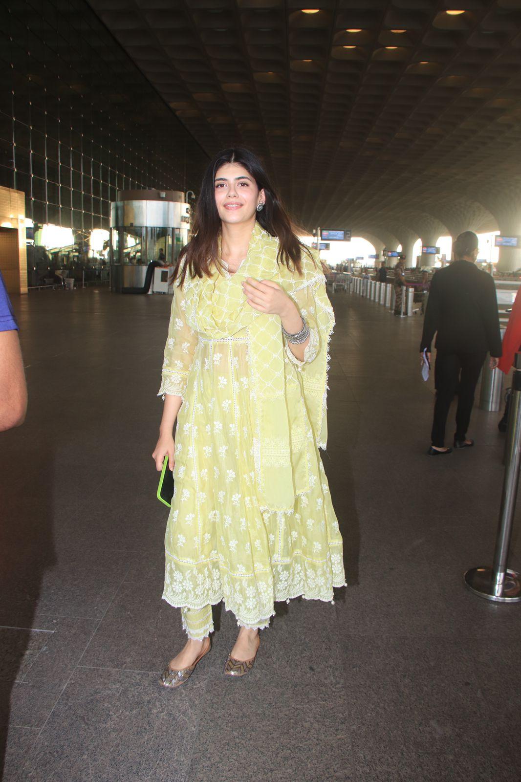 Sanjana opted for simple green kurta set for her airport look