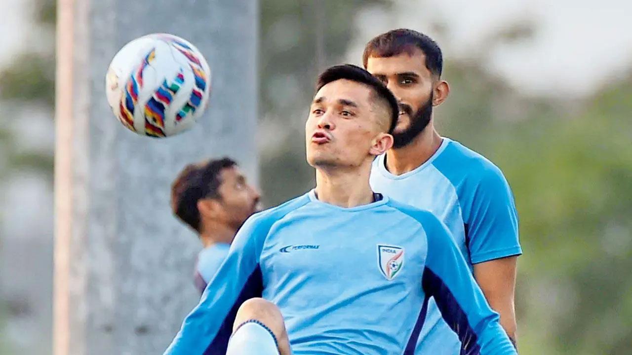 India enter testing transition phase in crucial Qatar battle