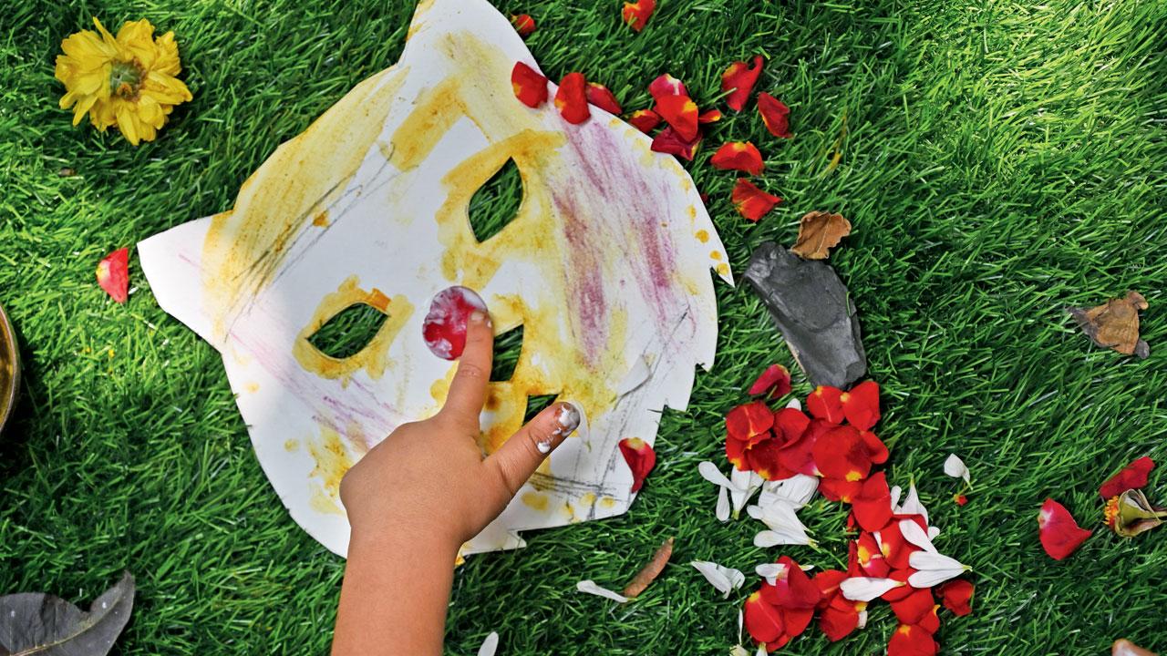 On day five, children will craft masks inspired by The Jungle Book and paint it with turmeric, charcoal, flowers and leaves 