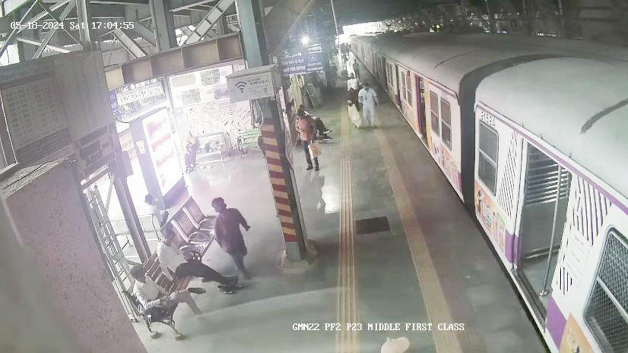 CCTV footage of Jadhav being robbed at Goregaon station
