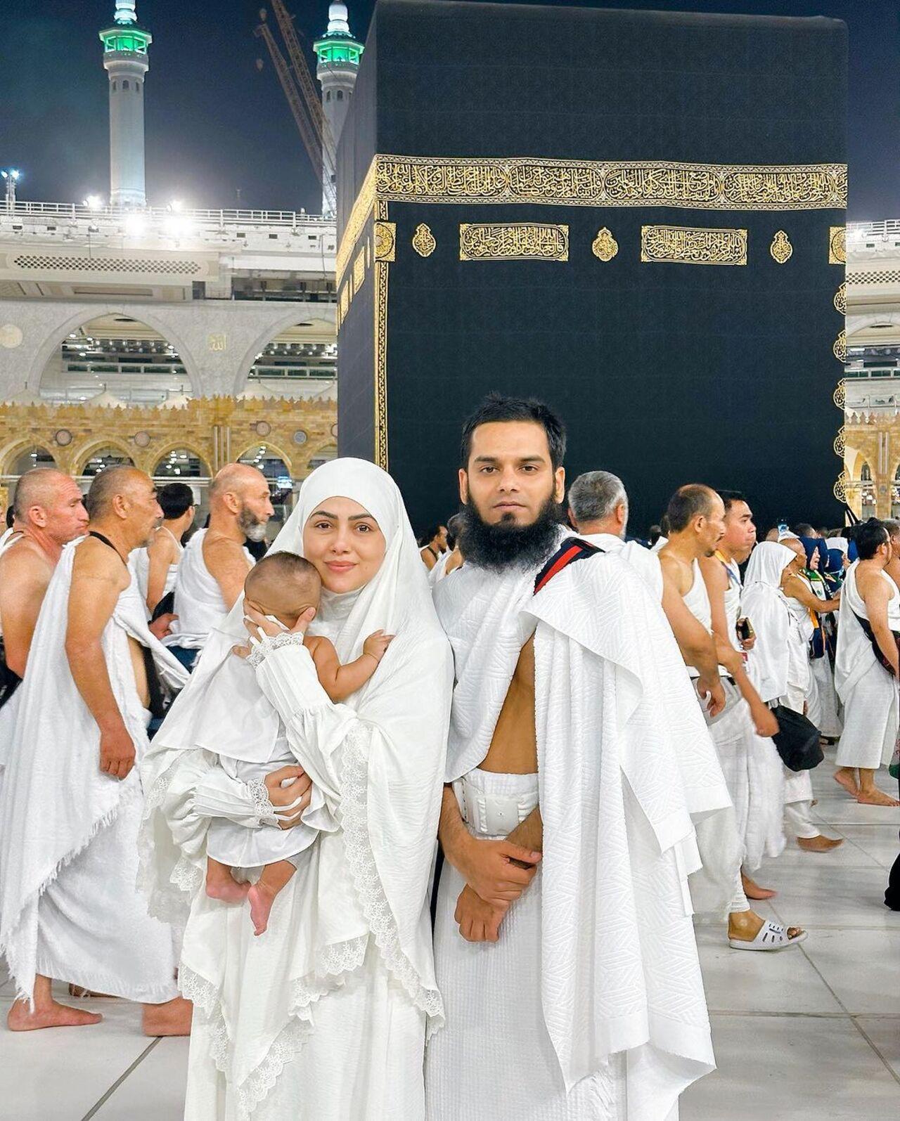 Sana Khan and Anas Saiyad visited Mecca and Medina with their son Tariq Jamil in 2023. This was their first visit together