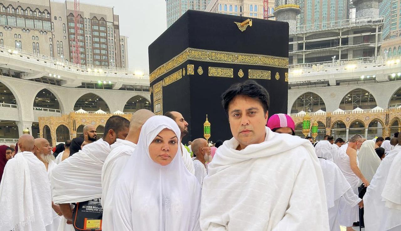 Rakhi Sawant visited Mecca and completed her Umrah. The actress performed her Umrah with her Rakhi brother Waahiid Ali Khan and his wife Shaista Ali Khan