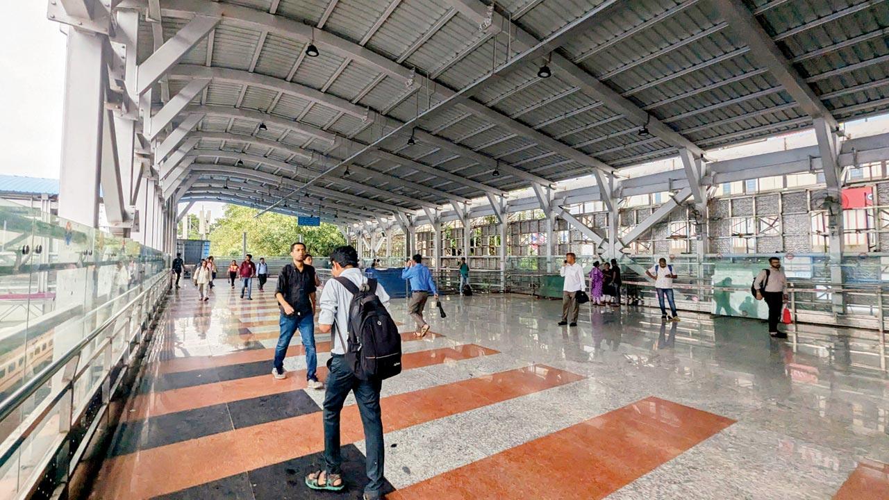 Scenes from Ghatkopar railway station on Friday. Pics/Rajendra B. Aklekar