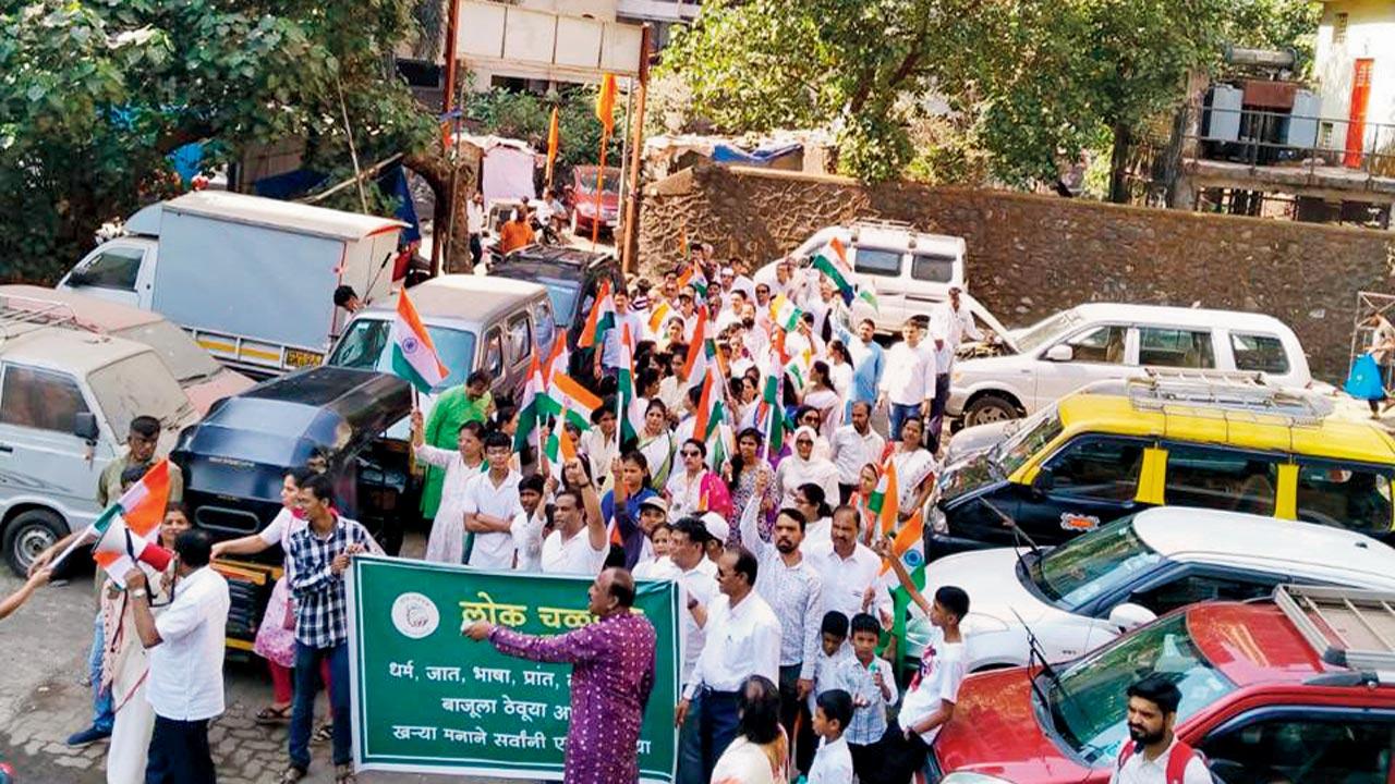 The Kurla residents carry out a protest. File pic