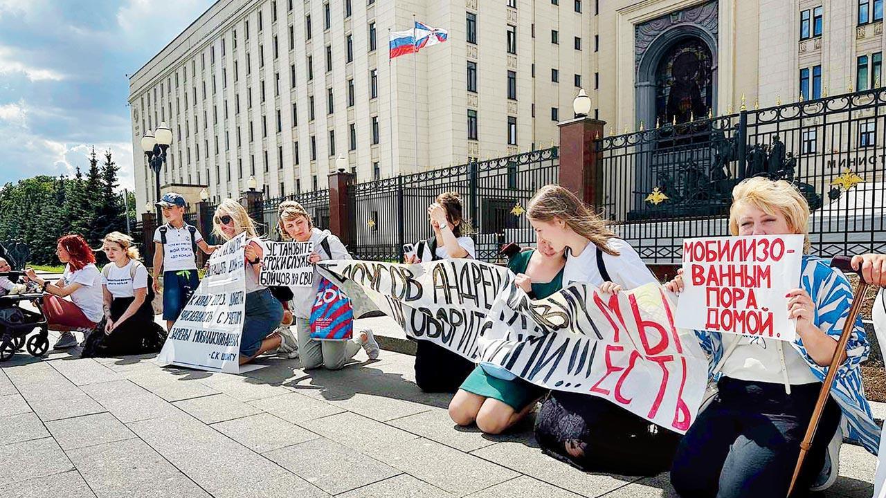 Wives of mobilised Russian soldiers demand their return