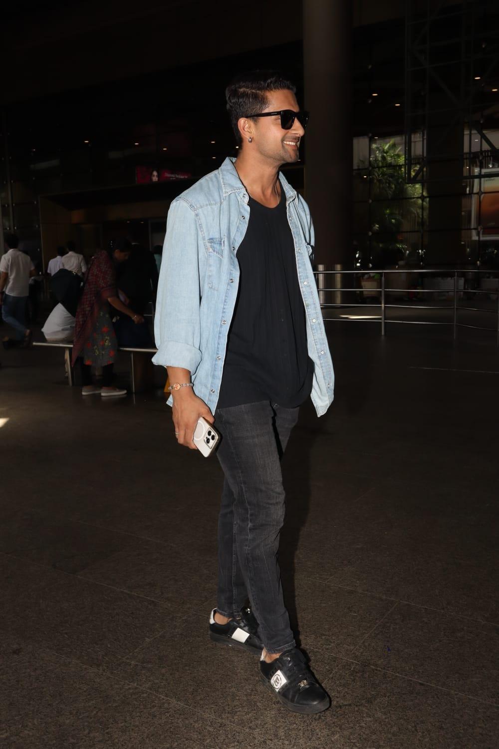 Ravi Dubey was clicked at Mumbai airport