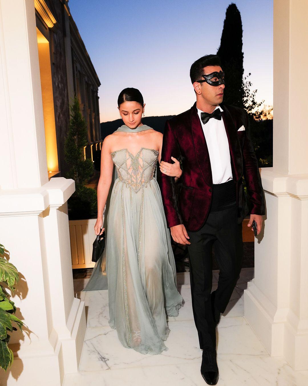 The actress completed her outfit with diamond drop earrings and a statement ring. 