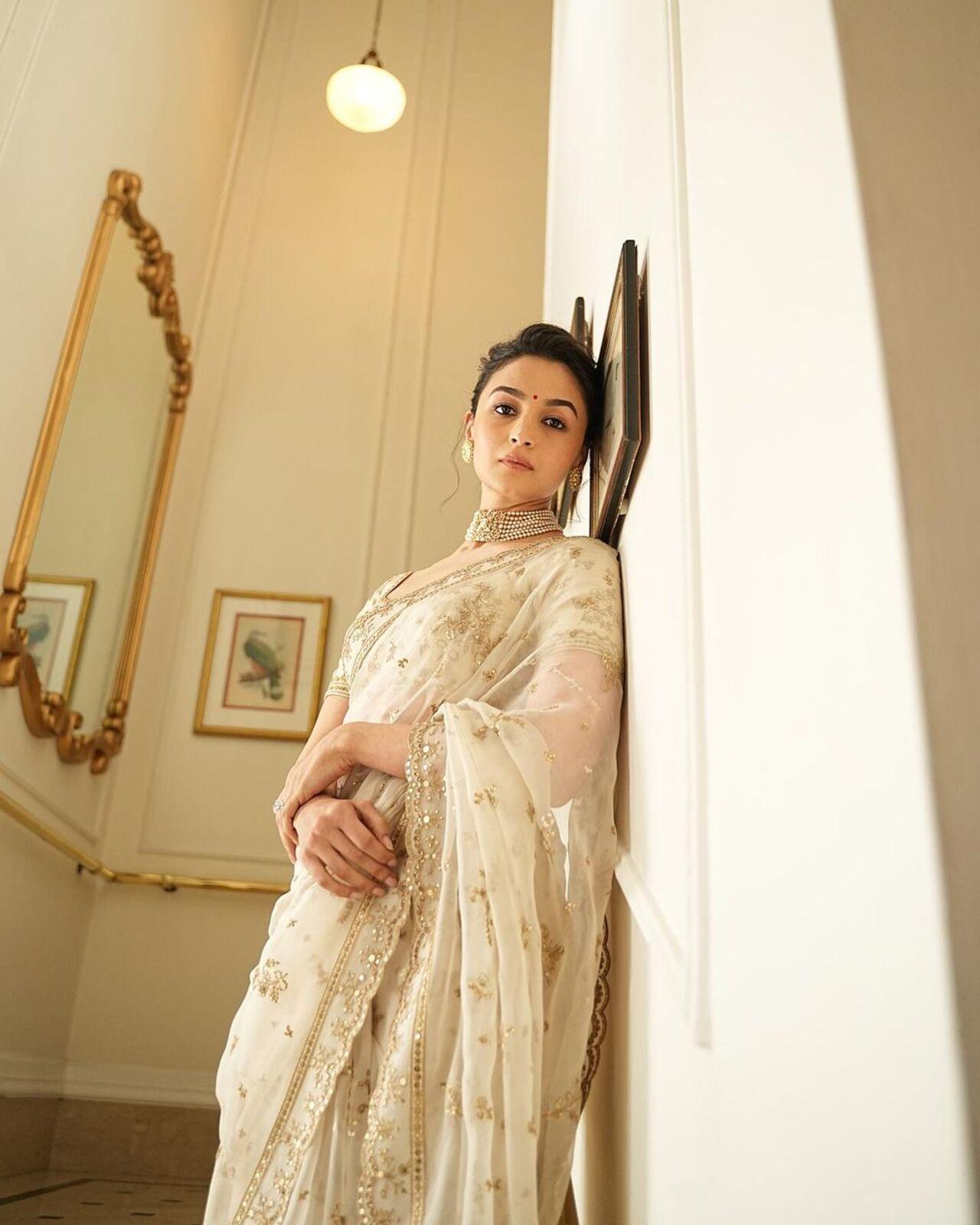 To receive the Best Actress award at the prestigious event, Alia chose to wear her wedding day saree -undoubtedly, a major nod to sustainable fashion. 