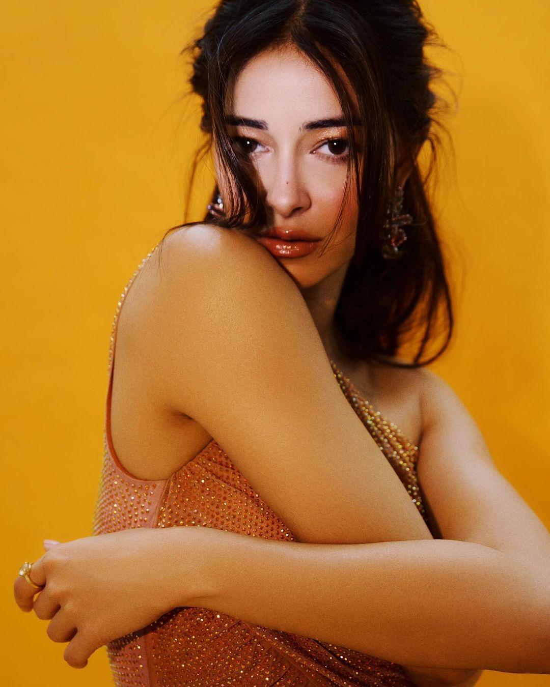 Ananya looked stunning in a shimmery orange mini dress that showed off her curves.
