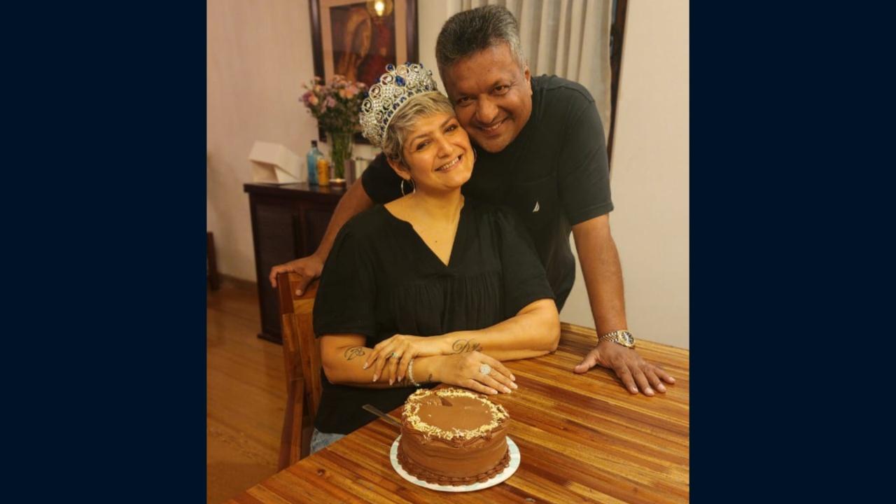 Anuradha's early dreams of becoming a model were momentarily sidelined by life's unexpected turns. At the age of 19, after winning the Miss Smile contest, she found love with Sanjay Gupta and chose to focus on her family and other passions