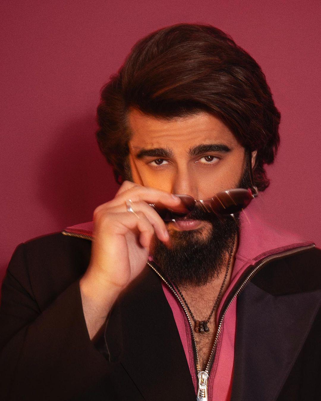 The actor also knows how to accessorise his suits with ease