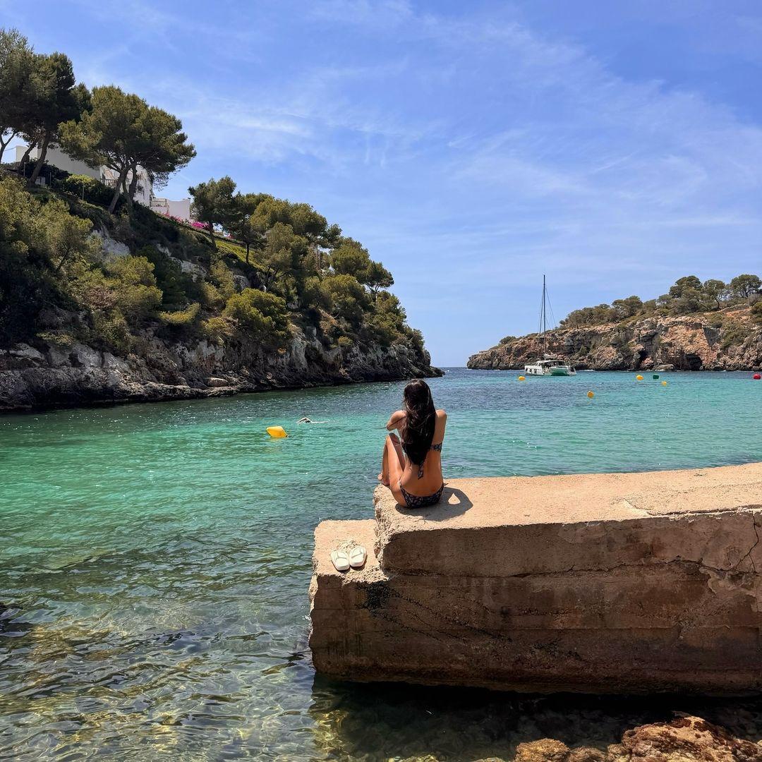 One picture that stood out shows Athiya soaking in the scenic view while wearing a black and white printed swimsuit.