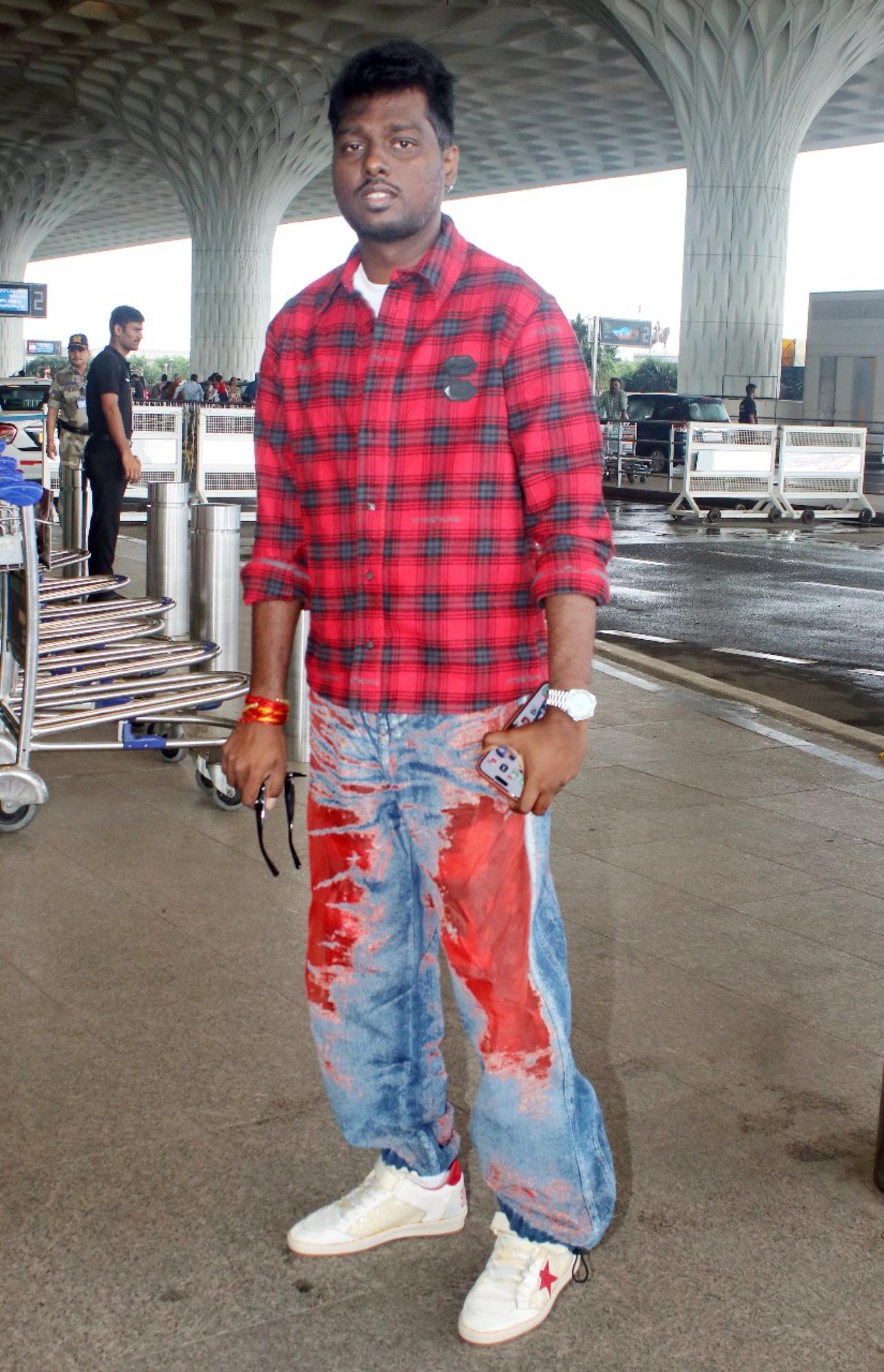 Atlee was spotted at the Mumbai airport 