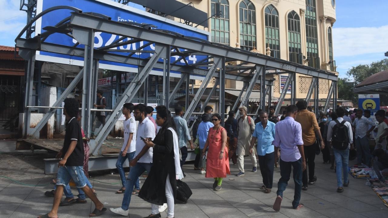The skywalk had been reportedly transferred from the MMRDA to the BMC, which is demolishing the skywalk