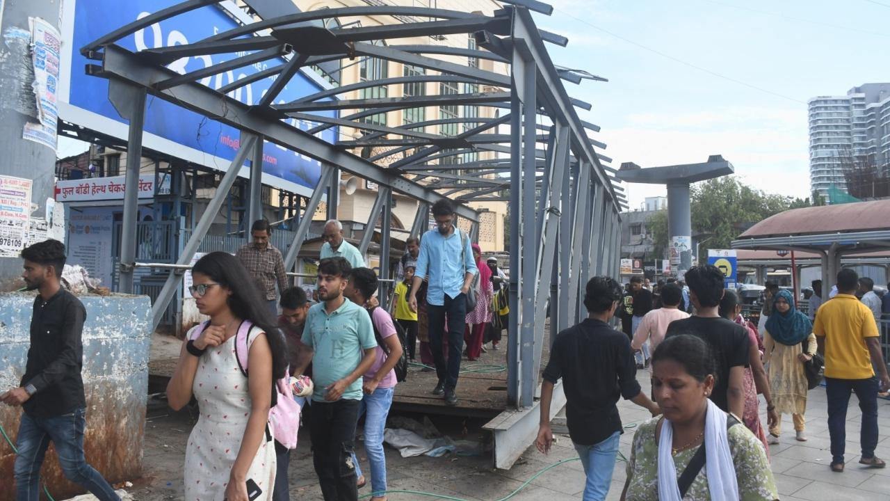 IN PHOTOS: People use part of demolished skywalk kept on footpath in Bandra (W)