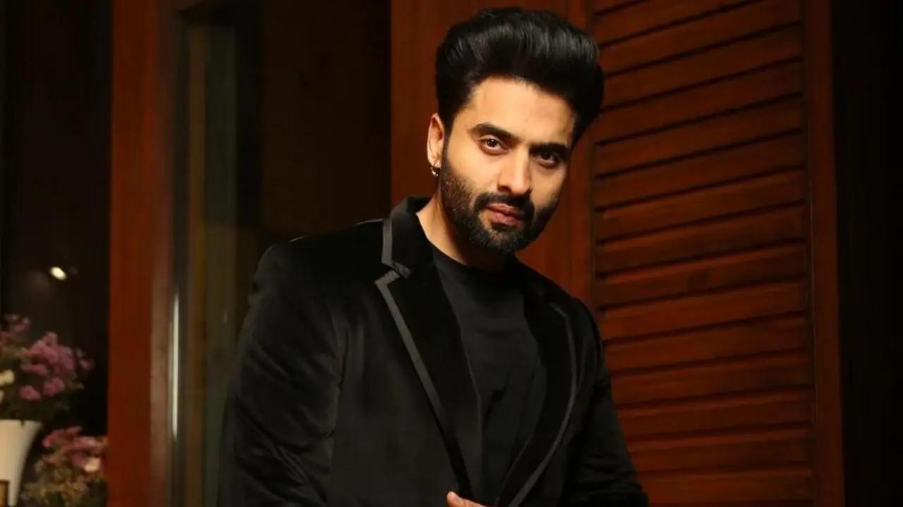 Jackky Bhagnani's production house Pooja Entertainment has landed in a controversy after several crew members called them out for non-payment of dues. Read More