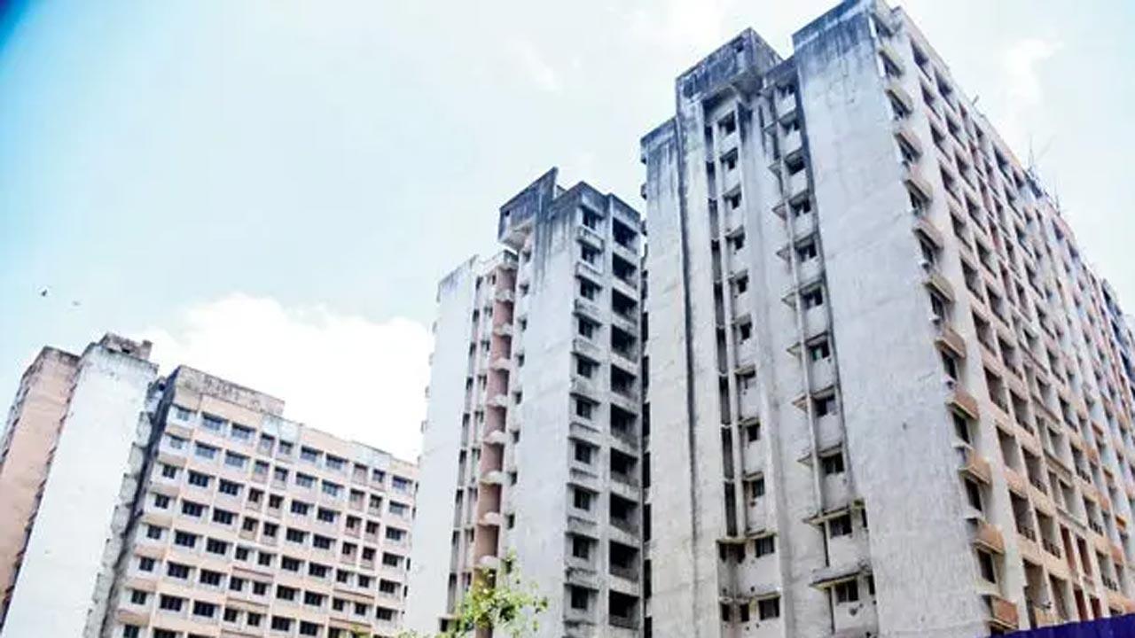 Mumbai | MHADA: 60 of 62 hoardings on property without nod